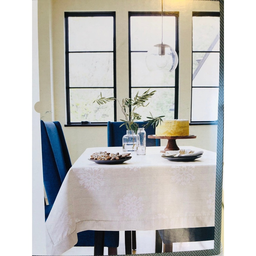 Threshold Tablecloth Oblong 60 X 120 Grey Snowflakes Seats 10/12 Silver